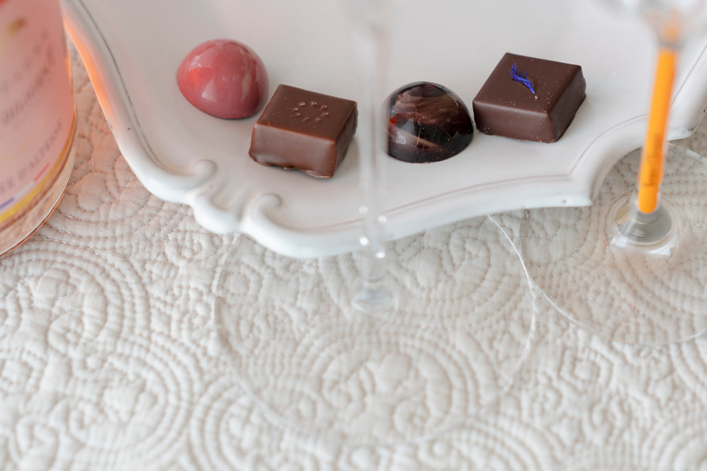 AWAの定期便|毎月届く、ショコラとシャンパンの新体験。