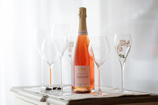 AWAの定期便｜毎月届く、ショコラとシャンパンの新体験。